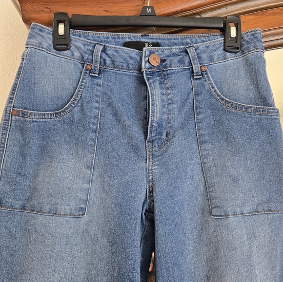 Women's Wide Leg Blue Jeans 30 Inch Inseam. - Picture 2 of 4